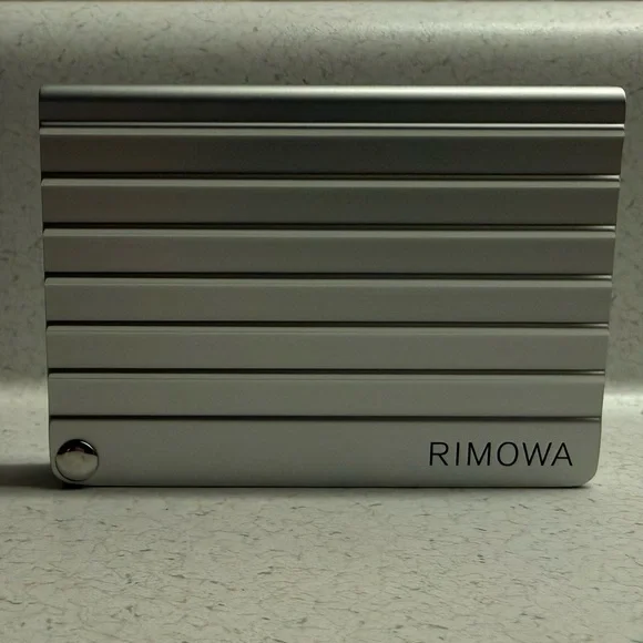 RIMOWA Original Aluminum Card Holder - Picture 5 of 15